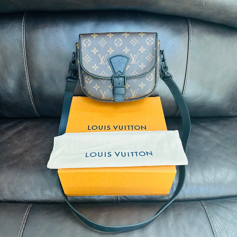 Louis Vuitton Montsouris Messenger PM Crossbody Bag